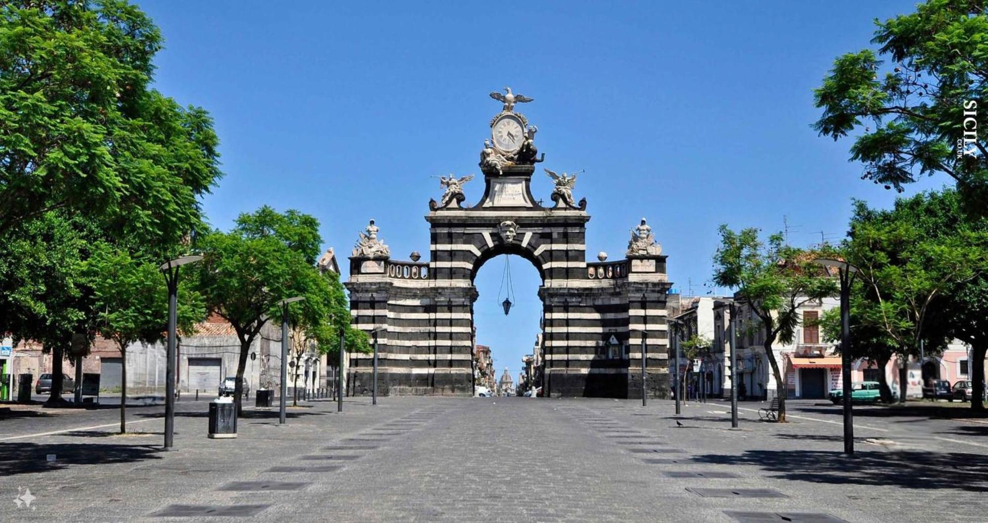 Grey House Apartments Catania Bagian luar foto