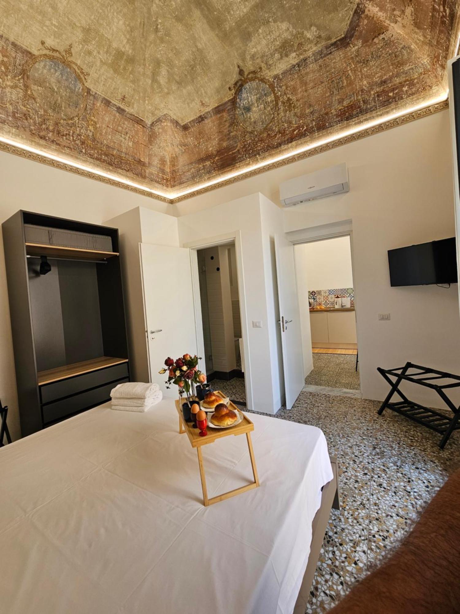 Grey House Apartments Catania Bagian luar foto
