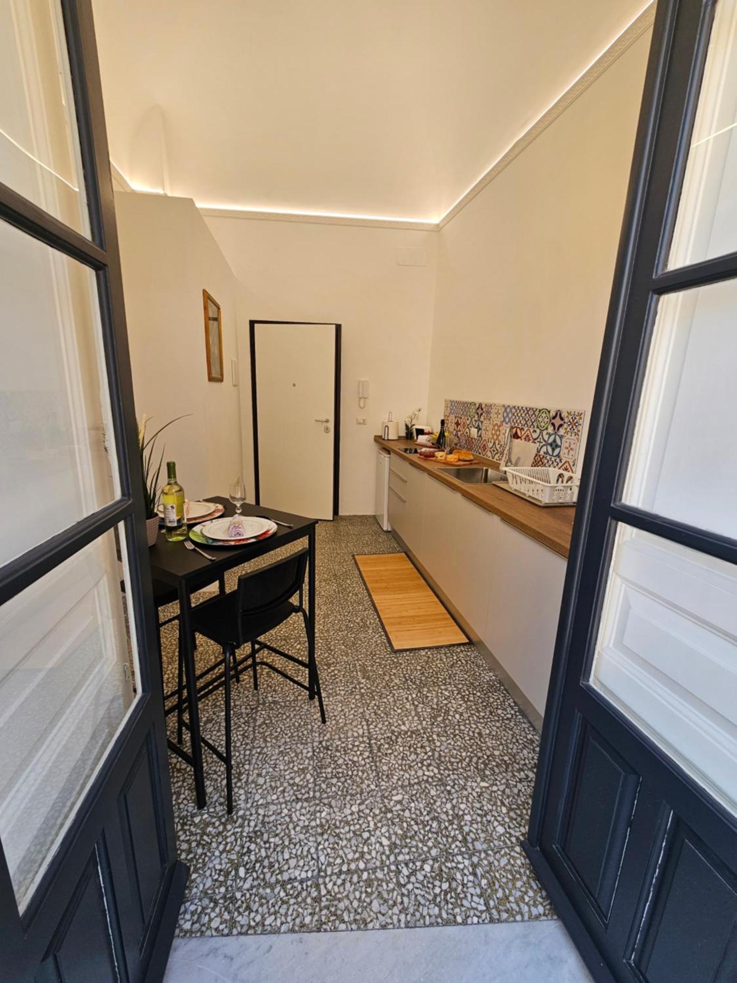 Grey House Apartments Catania Bagian luar foto