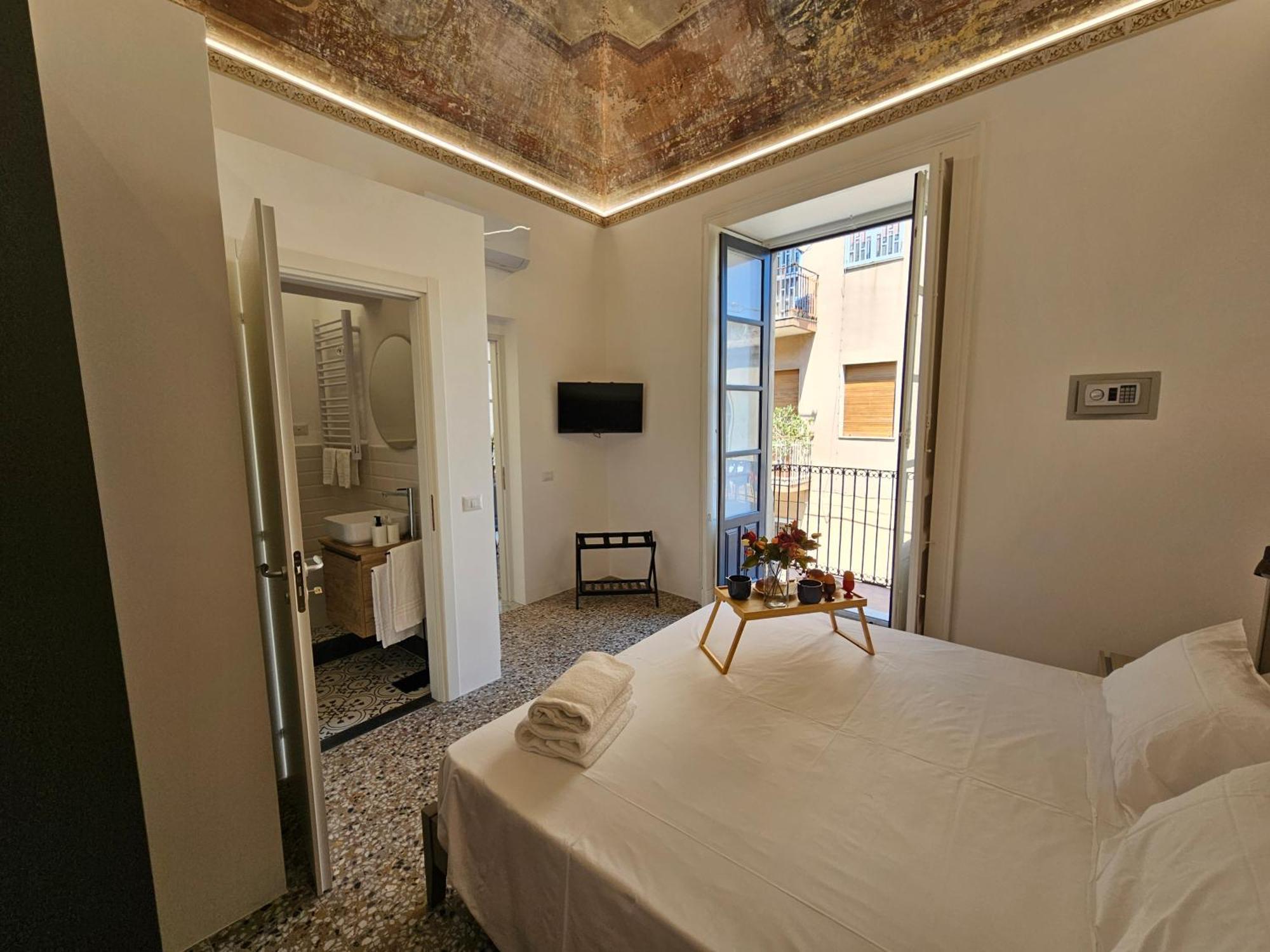 Grey House Apartments Catania Bagian luar foto